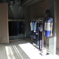 アジア初 アクネ(ACNE)の旗艦店が青山に12月14日（金）オープン、店内と新作を披露