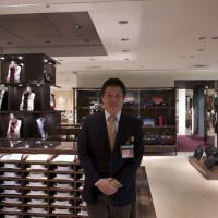 小島伸一店長