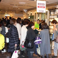 お年玉袋で賑わう三越伊勢丹新宿店、店内の様子(本館4階)