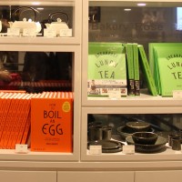 ローズベーカリーの新しい書籍「How to Boil and Egg」（英語版、オレンジの表紙）も発売