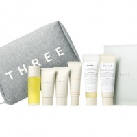 「THREE」のトラベルキット