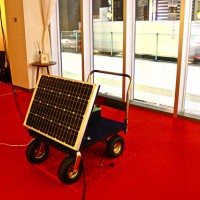 サン・セルフ・ホテルでは宿泊者自らが太陽光の蓄電を体験
