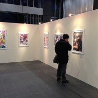 会場にはイラストレーター105人の作品が並ぶ