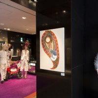 エトロ銀座本店内の至る所に受賞作品を展示