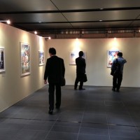 会場にはイラストレーター105人の作品が並ぶ