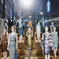 プラダニューヨーク・エピセンターで開催された「Catherine Martin and Miuccia Prada Dress Gatsby」展の様子