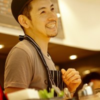 「ヴァルカナイズ・カフェ」の店長・笹垣武さん