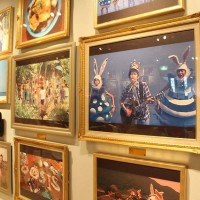 「大宮エリー展」1階では大宮エリーが手掛けてきた数々の仕事を紹介