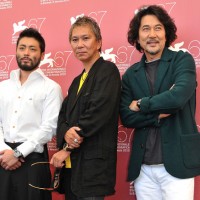 第67回ヴェネチア国際映画祭に出席した三池崇史、山田孝之、役所広司