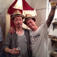 代表の小原展孝氏（左）とディレクターの望月唯氏（右）