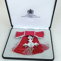 ララ・ボヒンクは大英帝国勲章MBEを受勲