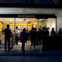 「マークジェイコブス（MARC JACOBS）」手掛けるブックストア「ブックマーク（BOOKMARC）」がオープン