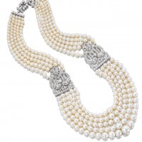 Necklace, natural pearls from the Gulf with platinum and diamond clasps