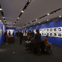 銀座アルマーニで寺山修司、細江英公、森山大道ら70年代東京写真展開催中