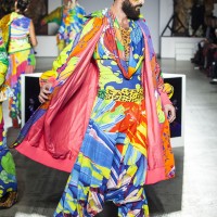 ロンドンV&Aで開催された山本寛斎のファッションショー「Fashion in Motion "Kansai Yamamoto" Fashion Show」