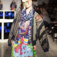 ロンドンV&Aで開催された山本寛斎のファッションショー「Fashion in Motion "Kansai Yamamoto" Fashion Show」