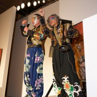 ロンドンV&Aで開催された山本寛斎のファッションショー「Fashion in Motion "Kansai Yamamoto" Fashion Show」