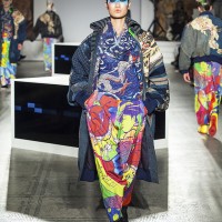 ロンドンV&Aで開催された山本寛斎のファッションショー「Fashion in Motion "Kansai Yamamoto" Fashion Show」