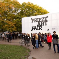 「FRIEZE ART FAIR」会場はロンドン・リージェンツパーク