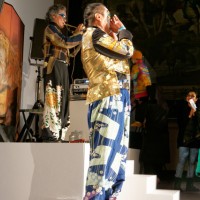 ロンドンV&Aで開催された山本寛斎のファッションショー「Fashion in Motion "Kansai Yamamoto" Fashion Show」