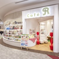 「リボンハッカキッズ（Ribbon hakka kids）」には「カフェアール（Cafe R）」を併設