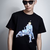 TACHIKOMA ICECREAM　TEE　Tシャツ　攻殻機動隊S.A.C.のブルー×ブラックを着用