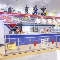 東映特撮ヒーロー作品の体験型エンターテインメントミュージアム「東映ヒーローワールド」。仮面ライダーや戦隊ヒーローがディスプレイ