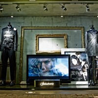 ガラアーベント、直営店で黒執事の衣装展示中