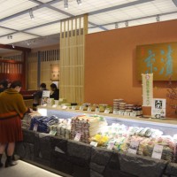 京つけもの 西利店内