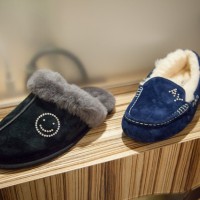 スワロフスキー製のクリスタルで自分だけのUGGをカスタマイズできる「ブリングイットオン（BLING IT ON）」サービス