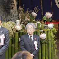 ショッピングバッグをデザインした森口邦彦氏