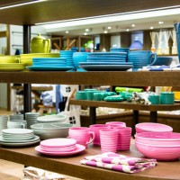 「バウアーポッタリー（BAUER POTTERY）」の食器は10色展開