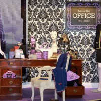 アナスイ（ANNA SUI）のスペシャルイベント「アナスイ　オフィス（ANNA SUI OFFICE）」（伊勢丹新宿本館1階ザ・ステージ）