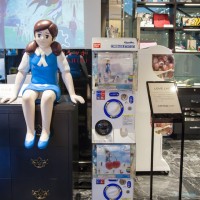 店内にはフチ子ちゃんのガチャガチャも設置される