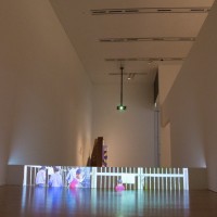 「ゴー・ビトゥイーンズ展：こどもを通して見る世界」セクション5