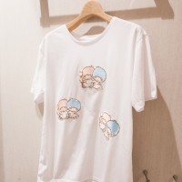 グリッチされた「リトルツインスターズ」のTシャツ