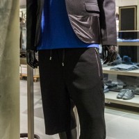 先行販売されるジャケット、ハーフパンツ