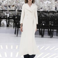 LOOK 21,LONG OFF WHITE WOOL COAT WITH DARK BLUE WOOL PANTS.