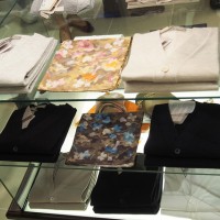 店頭にはクルアチーニ14SS商品も並ぶ