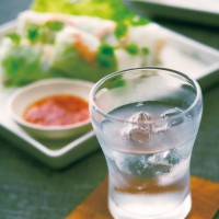 日本酒、焼酎のほか、カクテル、ワインまで用意する