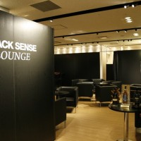 お酒を楽しめるTHE BLACK SENSE LOUNGEも併設