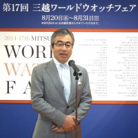 オープニングセレモニーで挨拶をする日本橋三越の中本店長