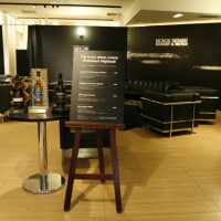 お酒を楽しめるTHE BLACK SENSE LOUNGEも併設