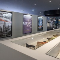 アメニティや広告ポスターの展示ゾーン