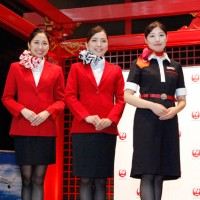 JAL＆JALエクスプレスが最初で最後の歴代制服ファッションショー。合弁を記念して