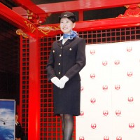 JAL＆JALエクスプレスが最初で最後の歴代制服ファッションショー。合弁を記念して