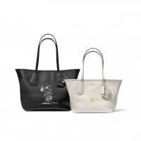 （左）Snoopy Coach Taxi Tote 28 6万8,000円（右）Snoopy Coach Taxi Tote 24 6万円