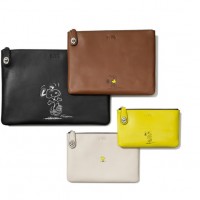 （上左）Snoopy Extra Large Folio 4万円（上右）Snoopy Large Folio 3万4,000円（下左）Snoopy Medium Folio 2万7,000円（下右）Snoopy Small Folio 2万1,000円