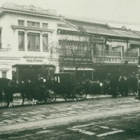 明治39年頃の銀座通りと御木本真珠店