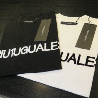 1 PIU 1 UGUALE 3のTシャツ